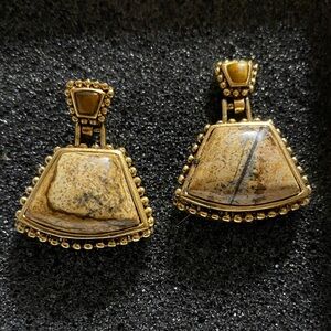 Bumble bee JASPER set in gold tone